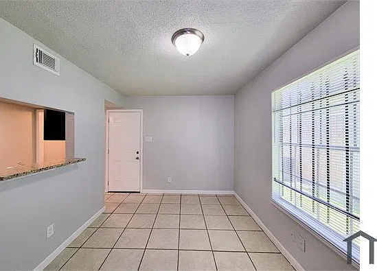 2 bed, 1352 sqft, $1,250 — Photo 4