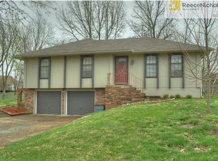 920 SW Speas Dr, Blue Springs, MO 64014