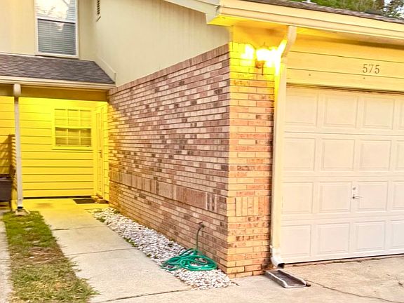 2nd image of 575 Emerald Ln