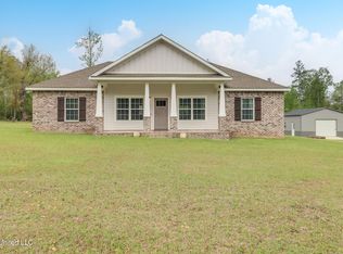 105 Pineview Dr, Lucedale, MS 39452