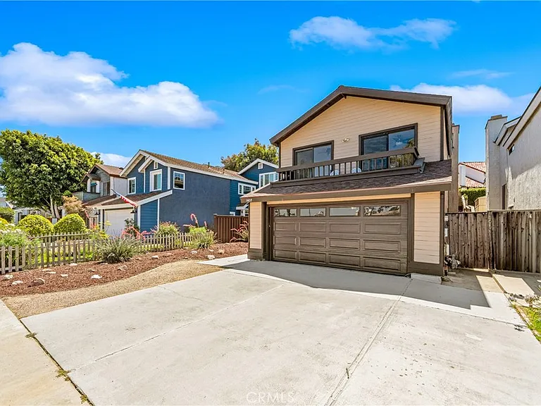 1407 Lakeside Ln — Photo 3