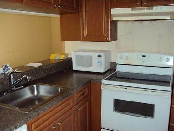 2nd image of 15201 Glenmoor Dr #15201
