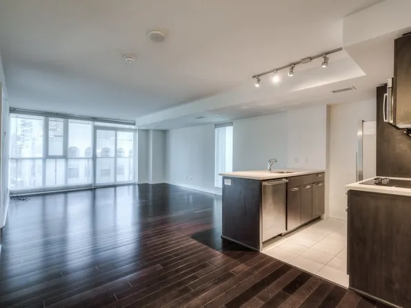 295 Adelaide St W #514, Toronto, ON M5V 0L4