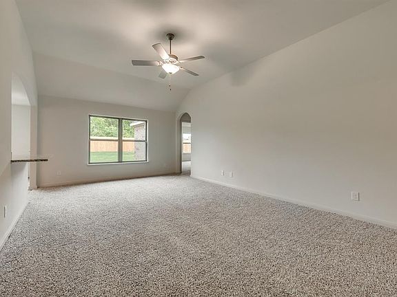 5th image of 913 1st Dr