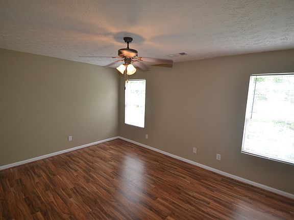 5th image of 113 Windsong Dr