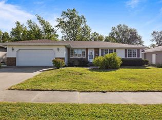 2835 Highland Dr, Marion, IA 52302