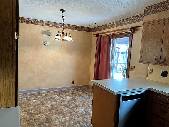 5th image of 1126 Roach St