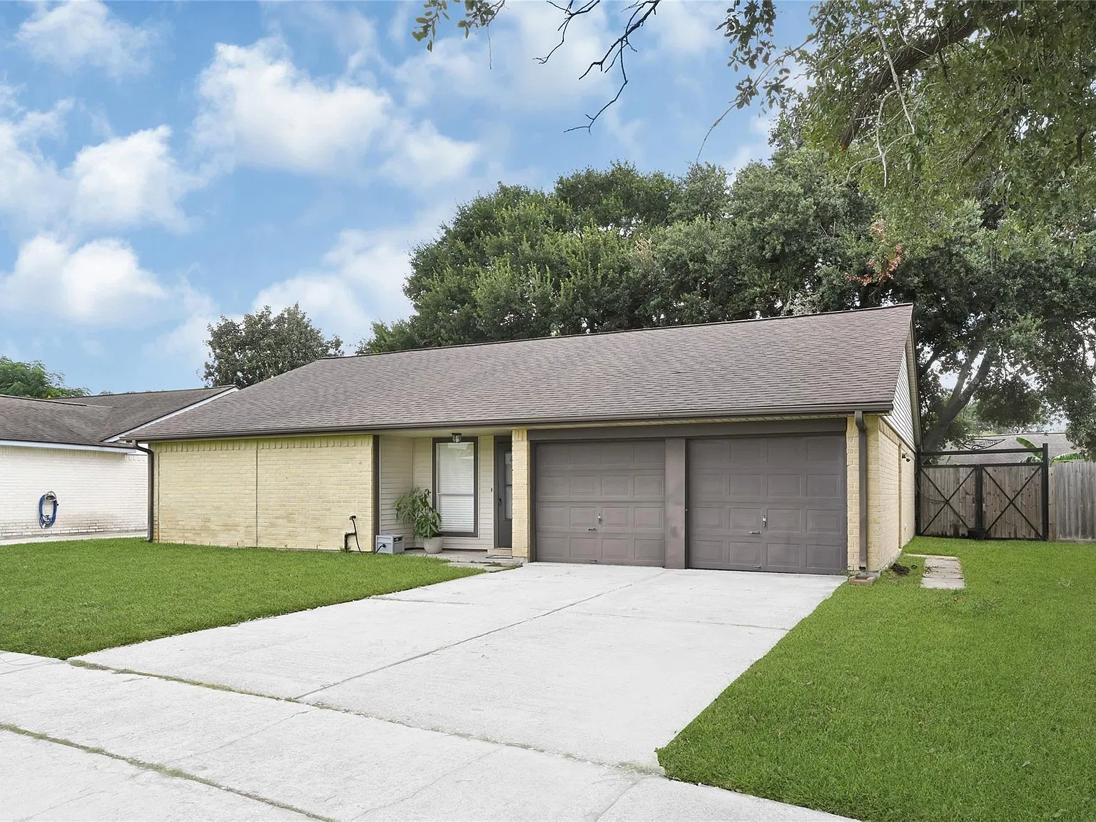 3 bed, 2.0 bath, 1454 sqft, $2,000 — Photo 2