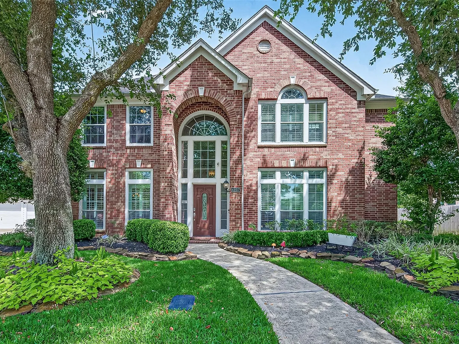 4 bed, 3.5 bath, 3319 sqft, $4,600 — Photo 4