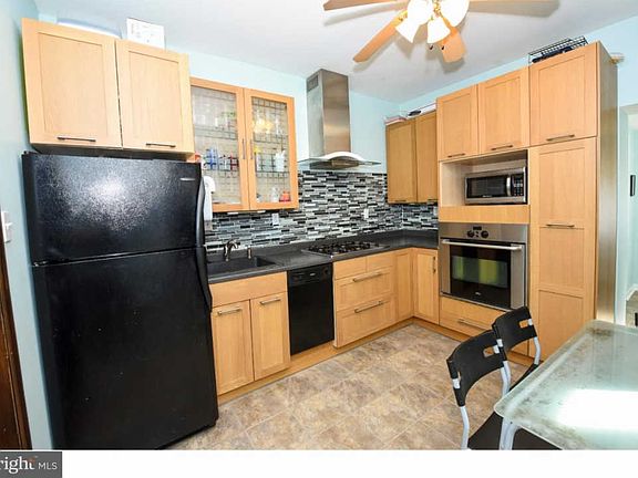 3rd image of 2611 E Ontario St