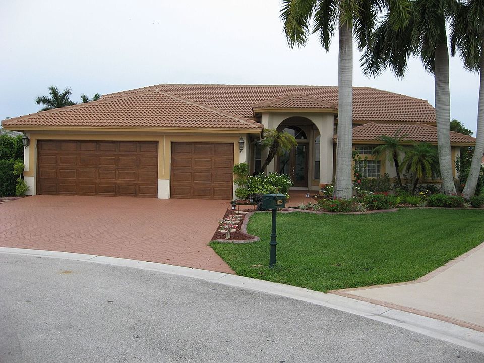 Front/ from ctr of Court