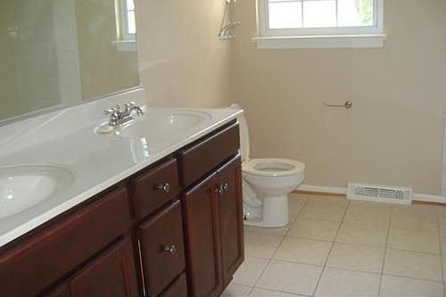 5th image of 1861 Pembrook Dr