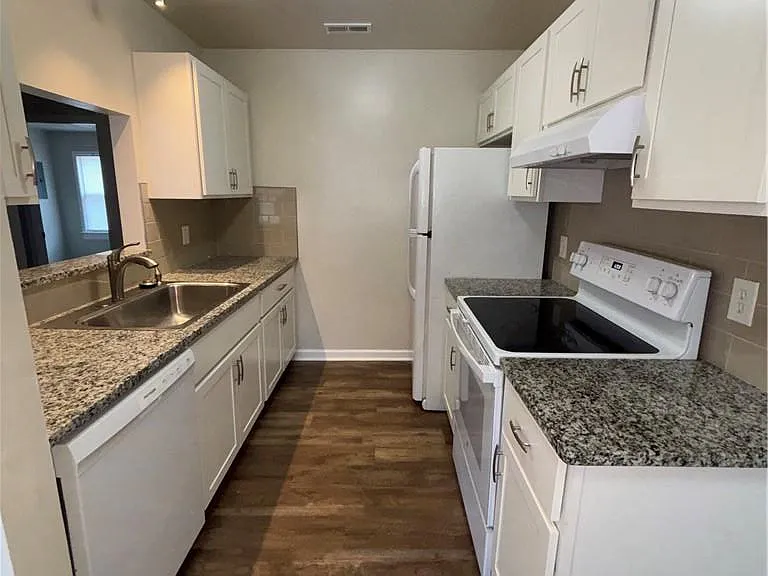 1512 Colonial Ave #D — Photo 3