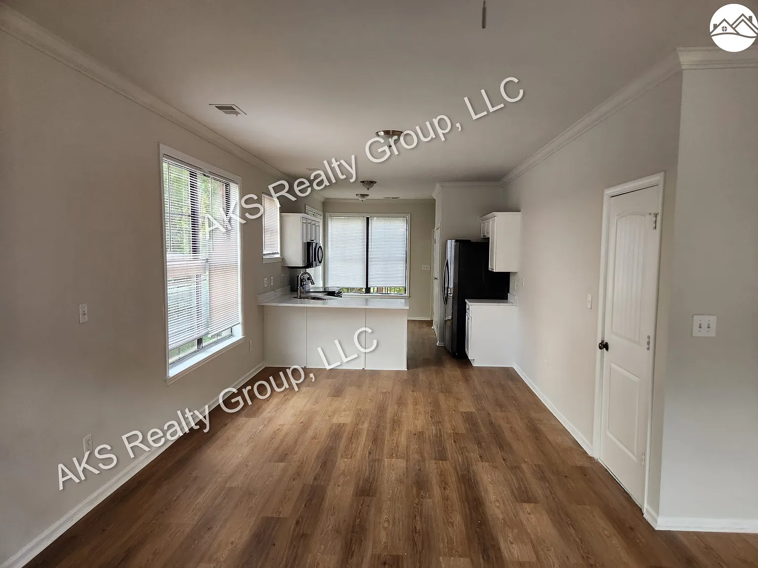 4 bed, 3.5 bath, 2424 sqft, $2,395 — Photo 3