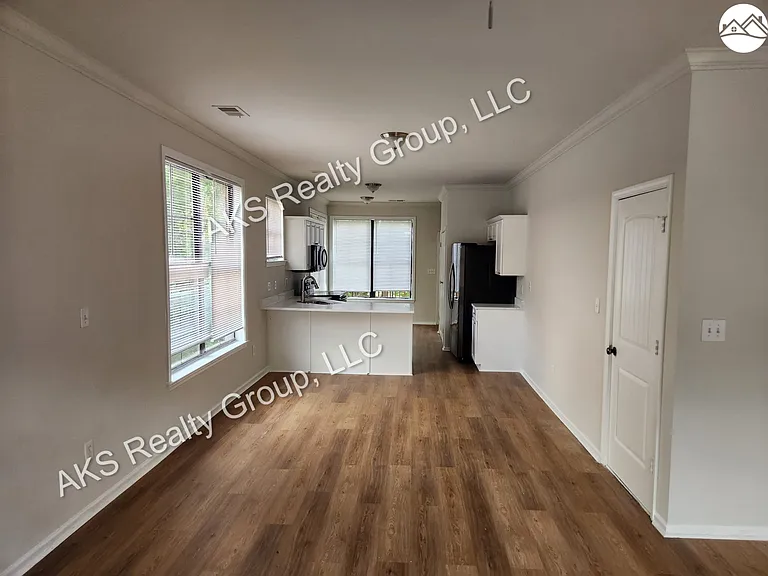 2269 Ridgemont Dr — Photo 3