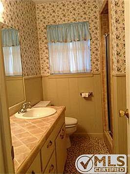 3rd image of 2409 Ivanhoe Ln