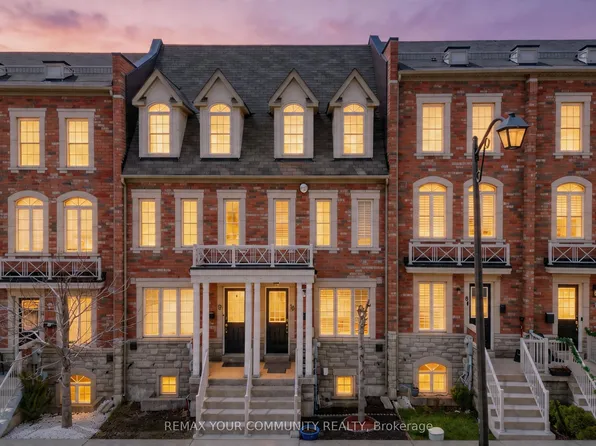 10 Ted Wray Cir, Toronto, ON M3L 0G5