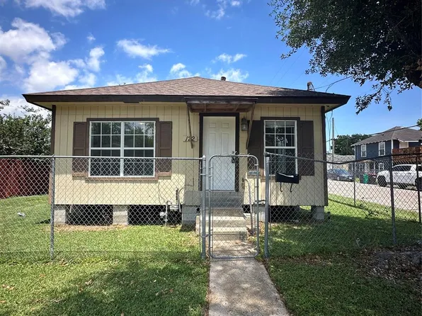 122 E Murrill St, Baytown, TX 77520