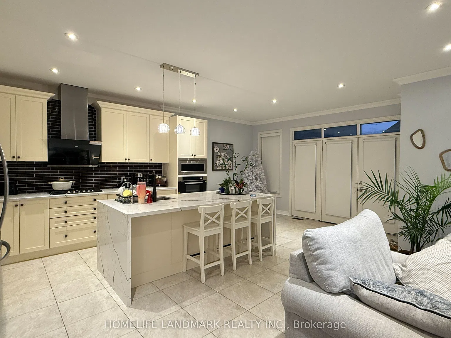 4 bed, $4,200 — Photo 3