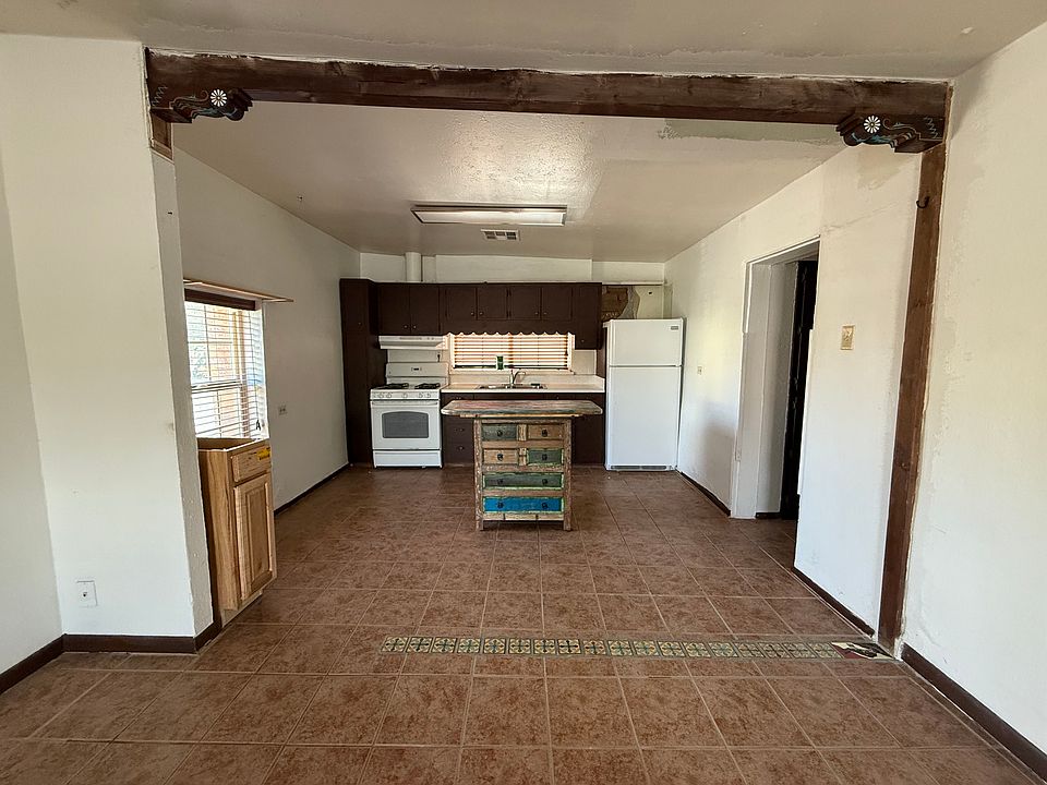 1st image of 823 E Picacho Ave