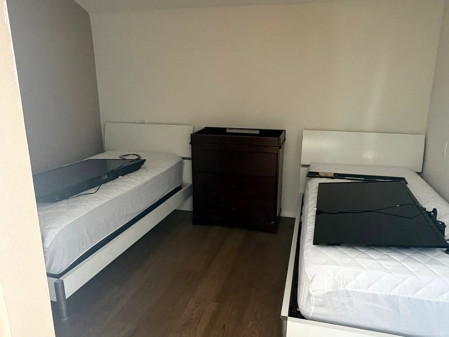 1 bed, 1.0 bath, $1,300 — Photo 2