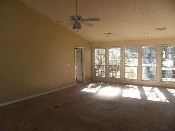 3rd image of 1416 Mandalay Ct