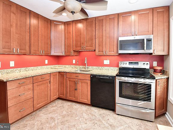 3rd image of 68 Boileau Ct