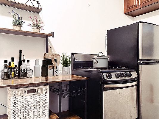 4th image of 310 W 49th St APT 3D