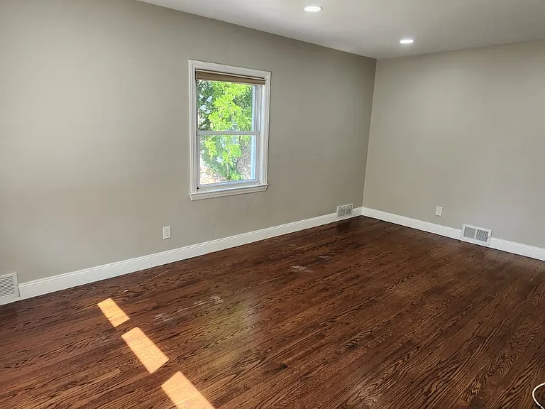 619 W Blancke St — Photo 3