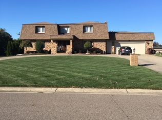 2960 Ravinewood Dr, Commerce Township, MI 48382