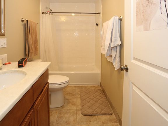 3rd image of 3223 N Sheffield Ave #3223FOUR