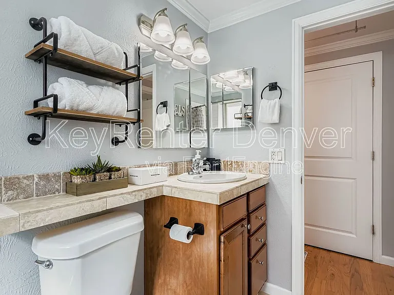 1327 N Steele St #203 — Photo 16
