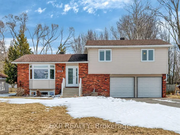 203 Stanley Cres, Russell, ON K4R 1E5
