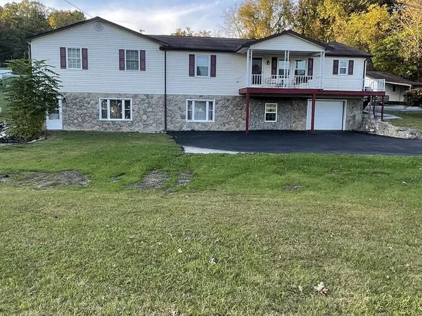 1008 Tabor Rd, Bluefield, WV 24701