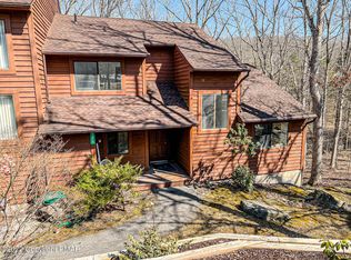 125 Meadow View Ct, Bushkill, PA 18324
