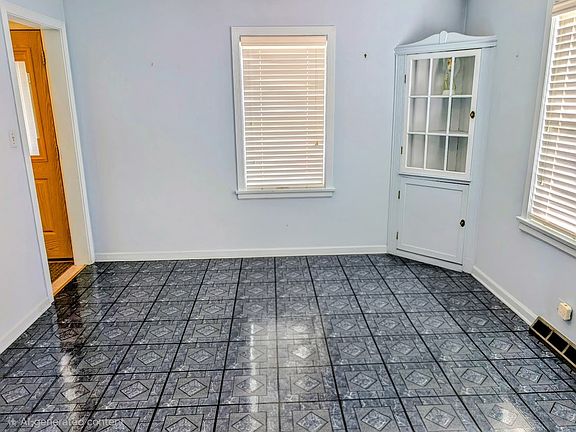 5th image of 1451 Speechley Blvd