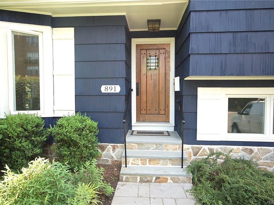 1st image of 891 Port Dr