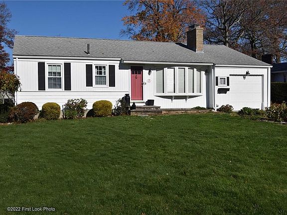 3rd image of 51 Tophill Dr