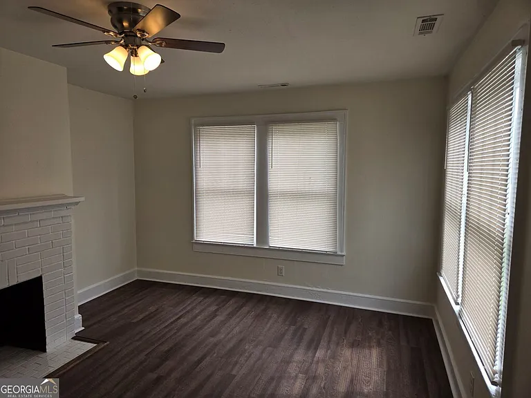 209 W Moore St — Photo 4