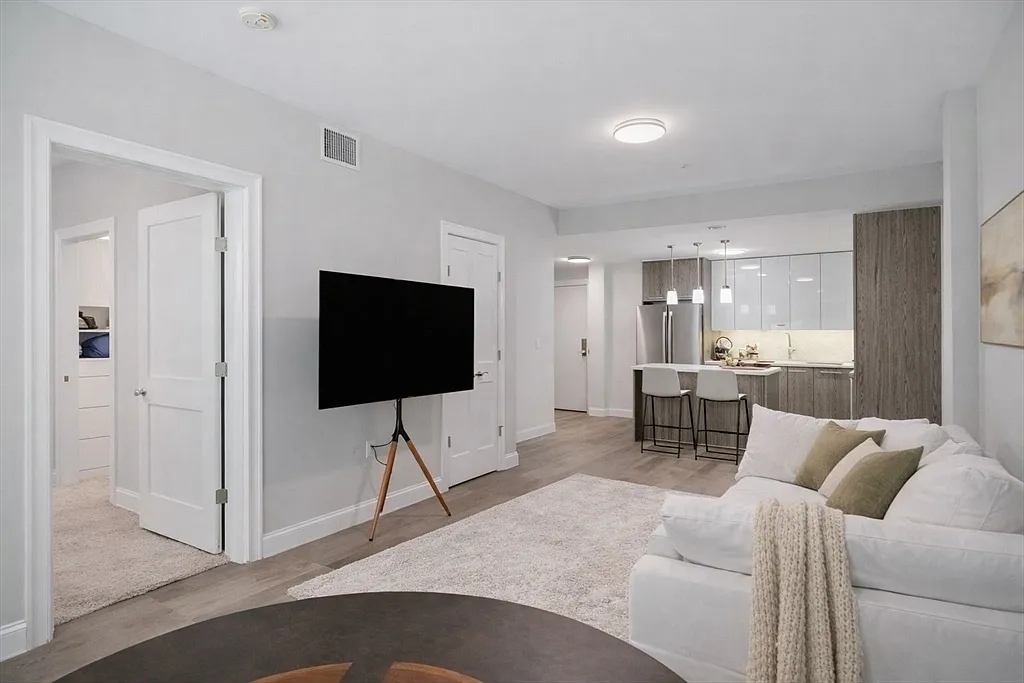 1 bed, 1.5 bath, 869 sqft, $3,700 — Photo 3