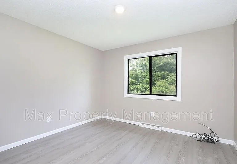 1522 E 16th St — Photo 12