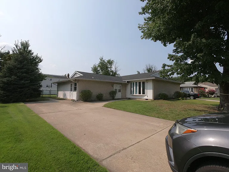 436 S Suffolk Dr — Photo 3