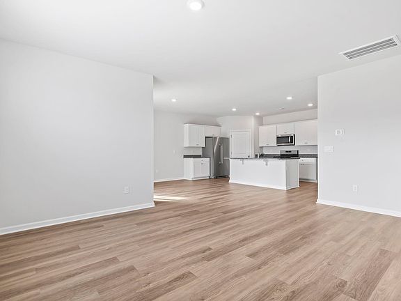 3rd image of 331 Gringott Ln.