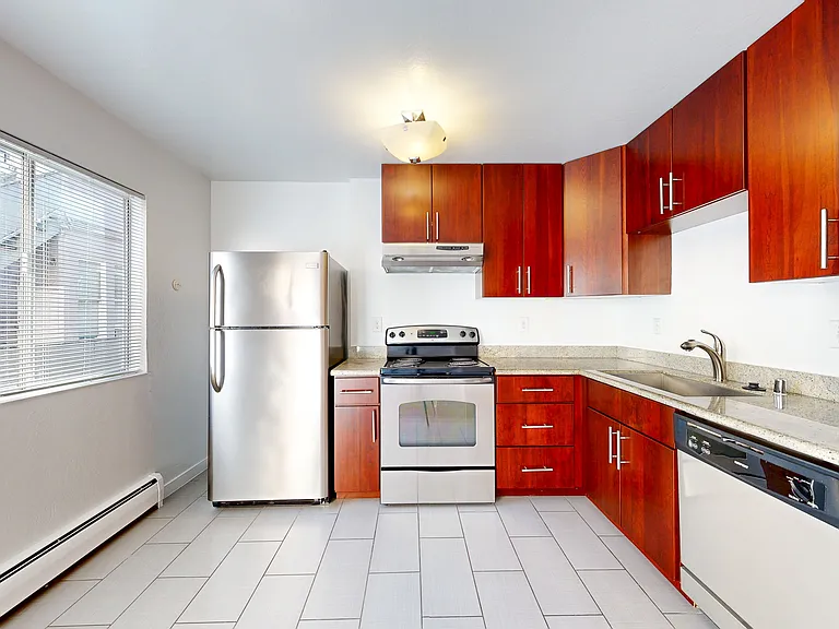 753 Green St #1E — Photo 2