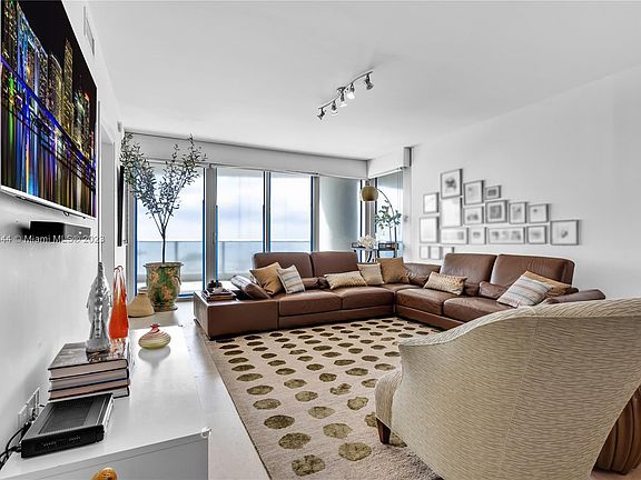 2nd image of 2627 Bayshore Dr #1406