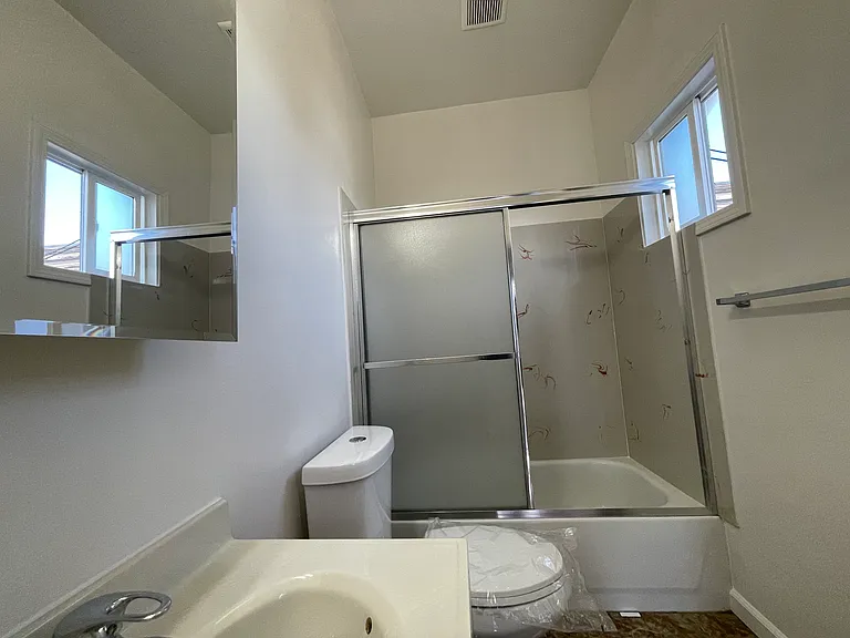 682 W Macarthur Blvd — Photo 15