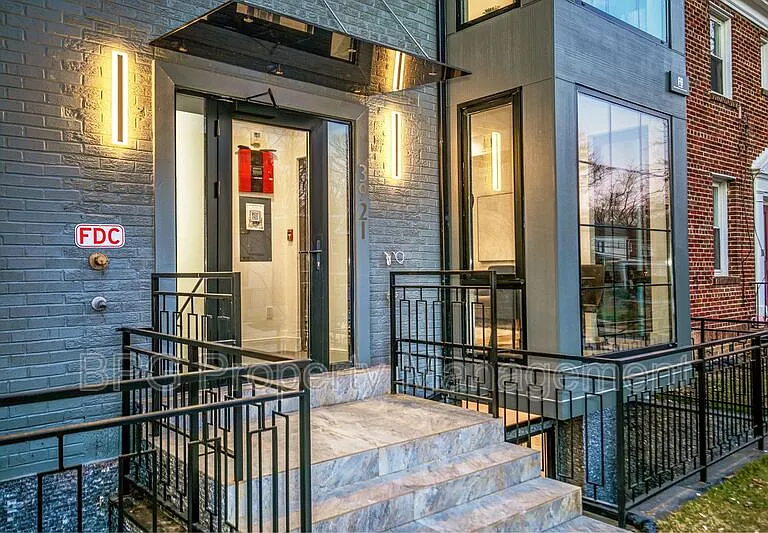3921 W St NW #1 — Photo 37