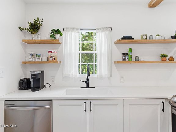 4th image of 705 Ivey Circle