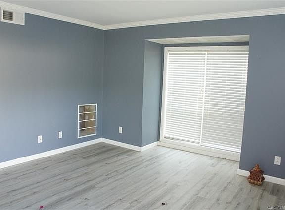 2nd image of 1125 Surry Ln