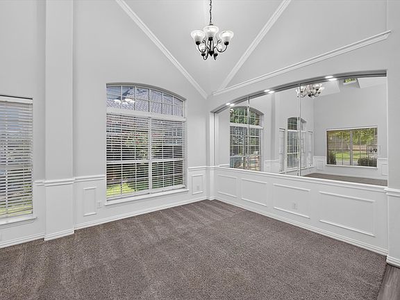 3rd image of 305 Victory Ln